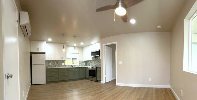 Open living-dining-kitchen - 4747 Oregon St