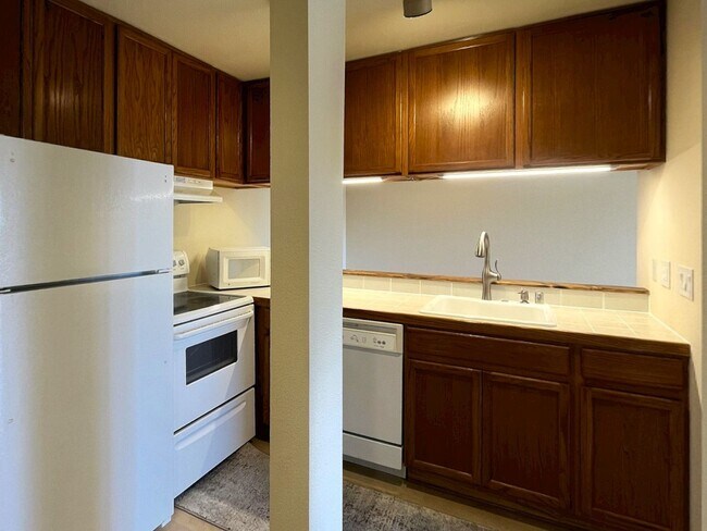 Building Photo - Super Desirable Southwest Reno