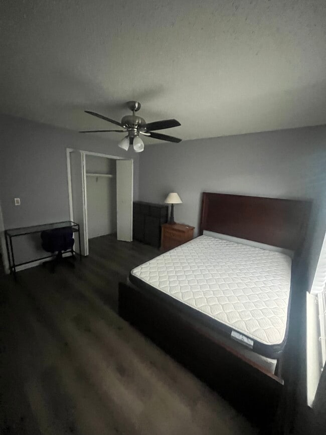 Foto del edificio - 5326 Whiteway Dr