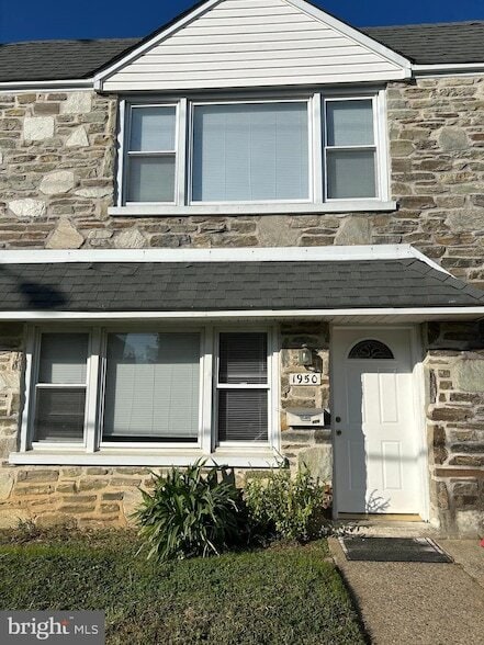 Building Photo - 1950 Goodnaw St