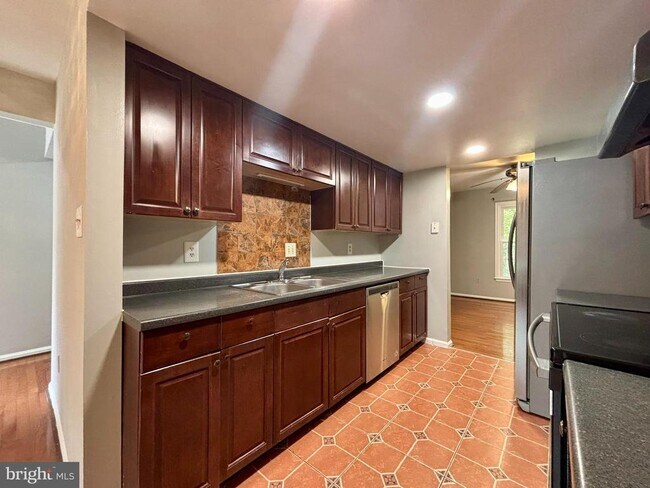 Foto del edificio - 9004 Mulvaney Ct