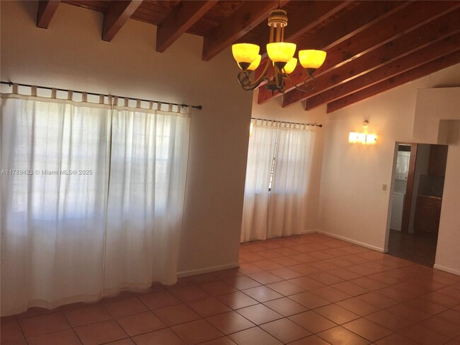 Foto del edificio - 830 NW 106th Ave