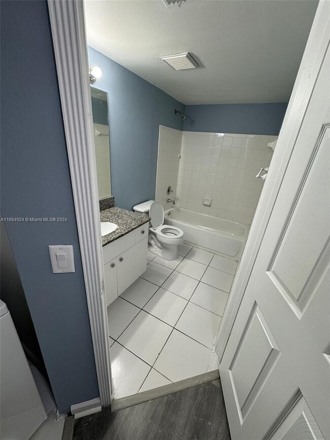 Building Photo - 2498 Centergate Dr