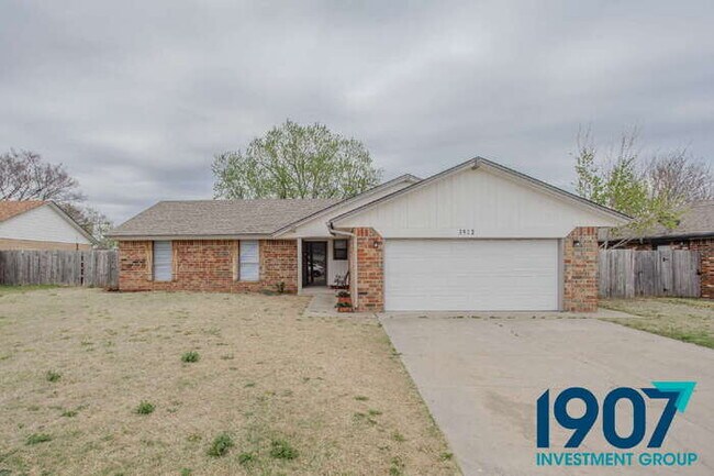 Foto del edificio - Charming Brick Home with Modern Updates and Large Backyard in Moore!