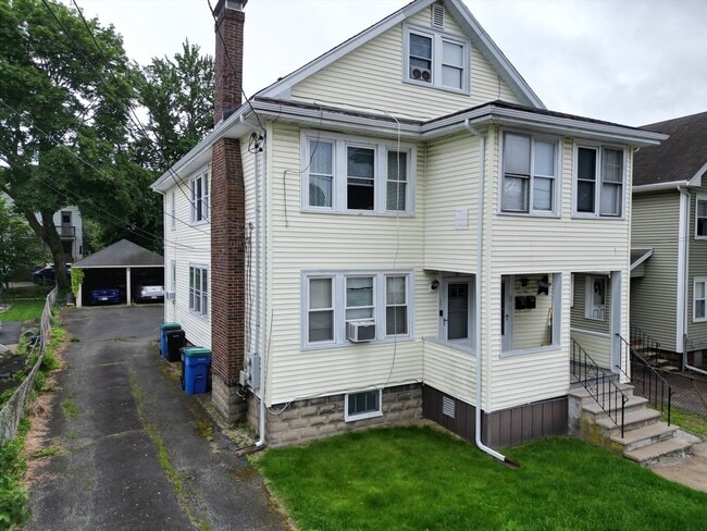 Building Photo - 219 Beech St