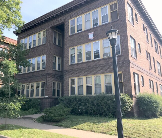 Building Photo - 1941 Aldrich Ave S