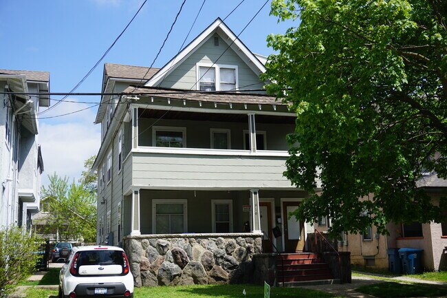 Building Photo - 916 W Lovell St