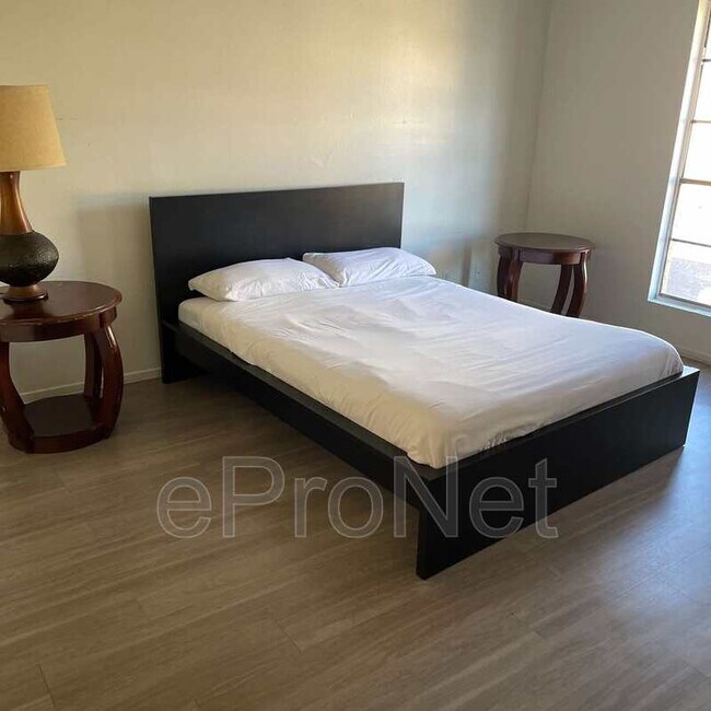 Foto del edificio - 4650 Koval Ln