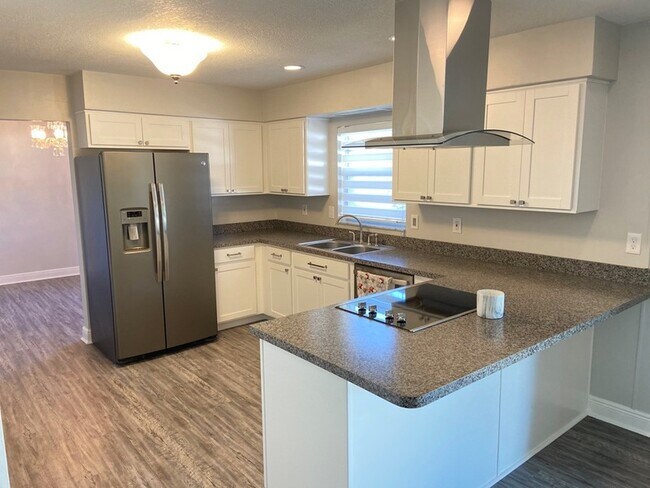 Building Photo - 8601 Lsu Ln