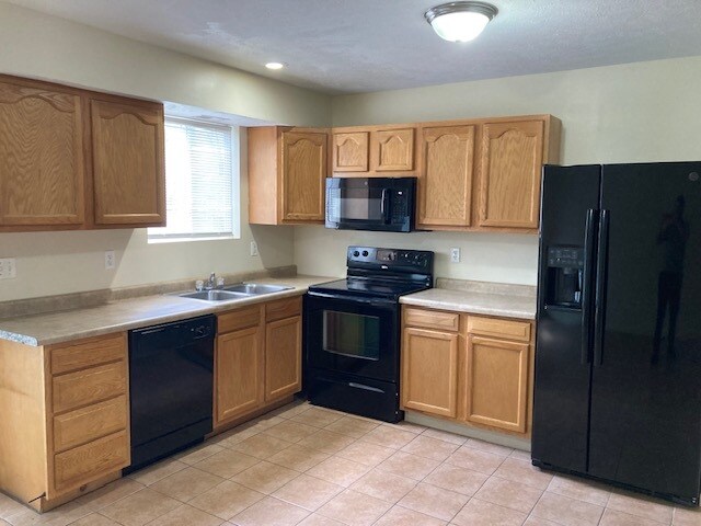 Foto del edificio - 211 Saratoga Cir
