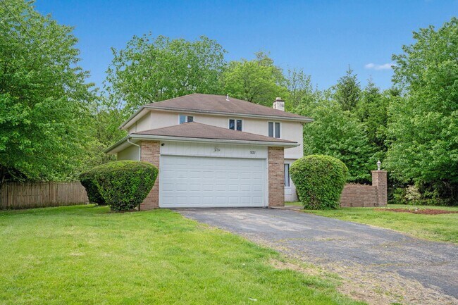 Building Photo - 921 Beechwood Rd