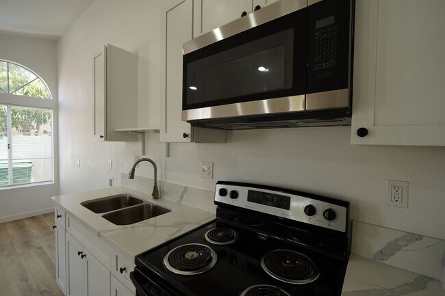 Foto del edificio - 26074 Bay Ave