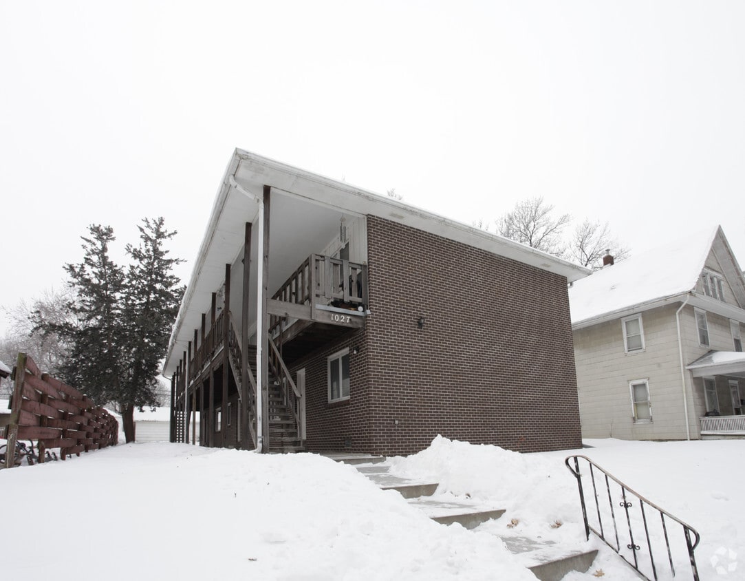Primary Photo - 1027 Washington St