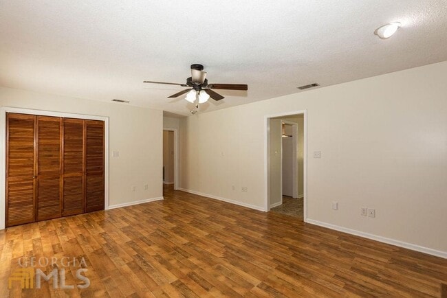 Foto del edificio - 404 E First St