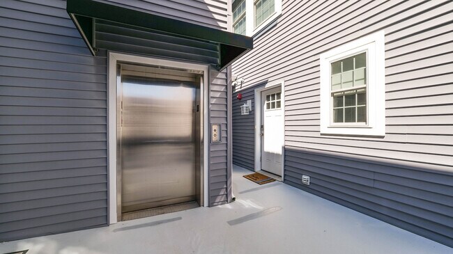 Foto del edificio - 210 N Madison Ave