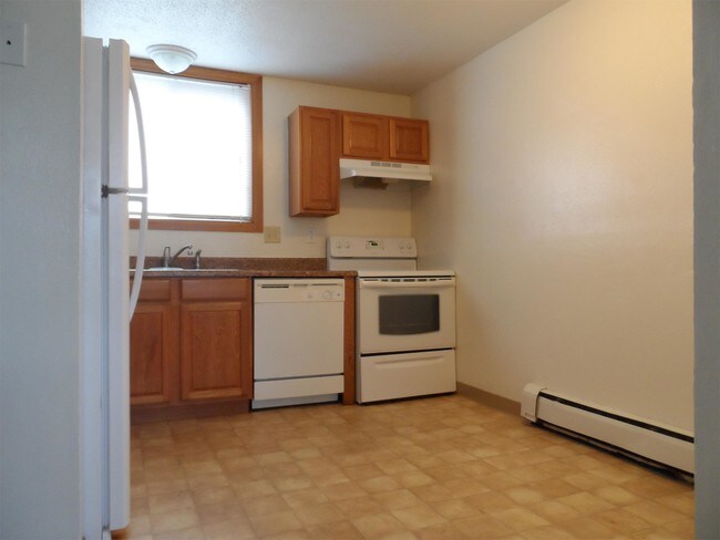 Building Photo - 1210 Robins Rd