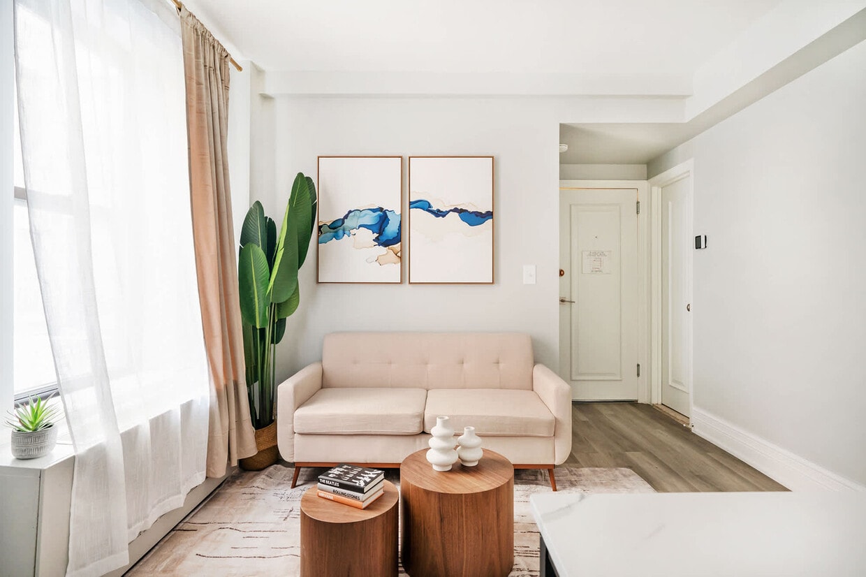 Foto principal - 234 W 73rd St