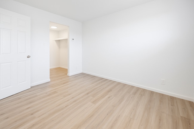 Building Photo - 604 S Bellview