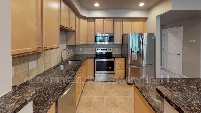 Foto del edificio - 433 Woodbark Ct