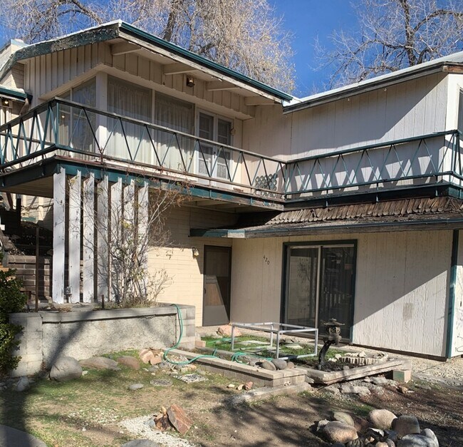 Building Photo - 400 Minerva Ln