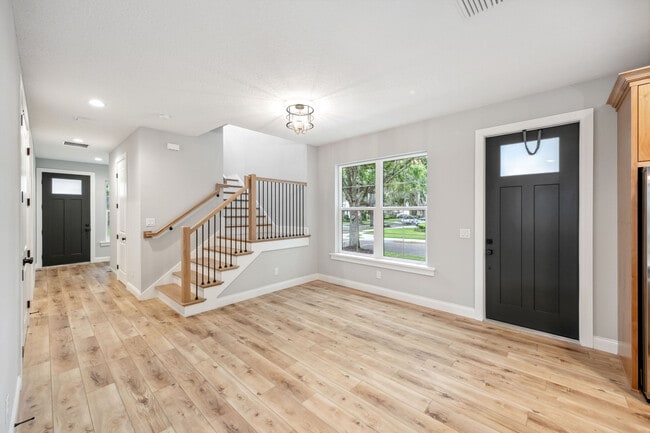 Building Photo - 444 Delaney Park Dr
