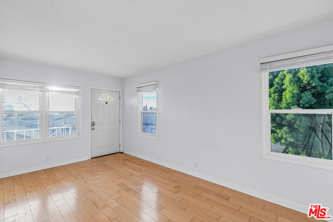 Foto principal - 1352 Ocean Park Blvd