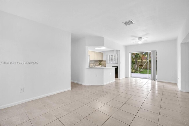 Foto del edificio - 1050 NE 156th St