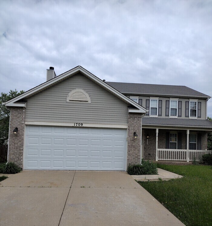 Primary Photo - Nicely updated 4 Bedroom 2.1 baths