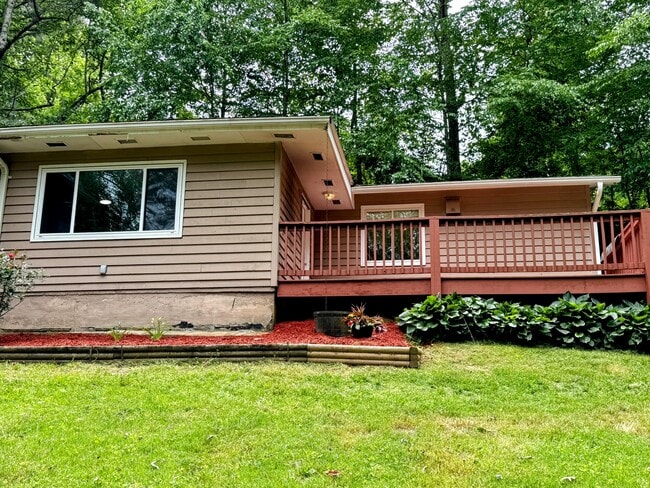 Building Photo - 128 Woodland Hills Dr