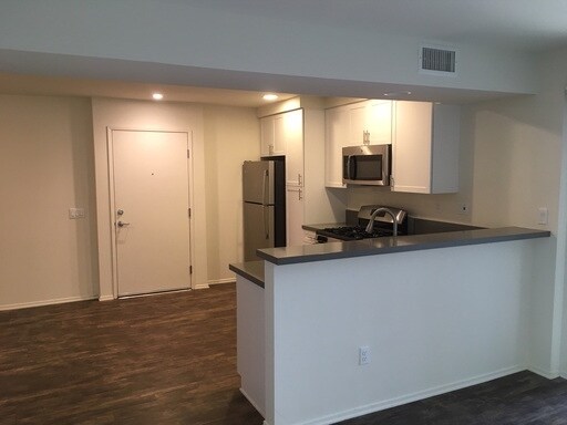 Building Photo - 440 E Sepulveda Blvd