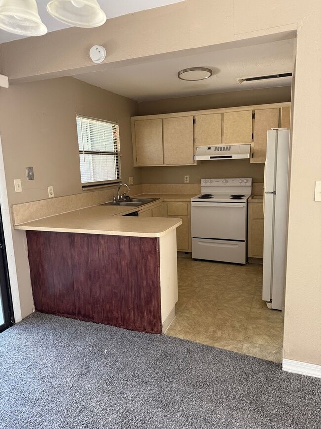 Foto del edificio - LEASE NOW AND ENJOY 50% OFF 2ND MONTH! Spa...