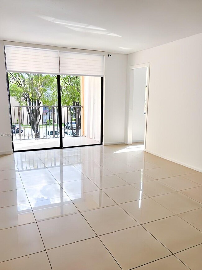 Foto del edificio - 14301 N Kendall Dr