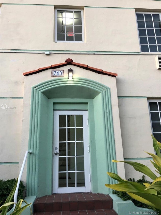Foto principal - 741 15th St