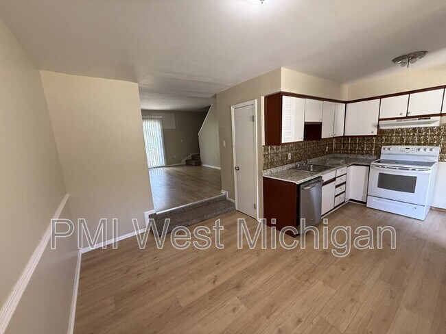 Foto del edificio - 6051 In the Pines Dr SE