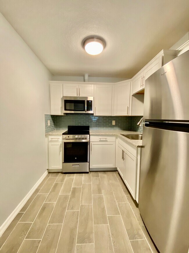 Building Photo - 12120 De Leon Dr