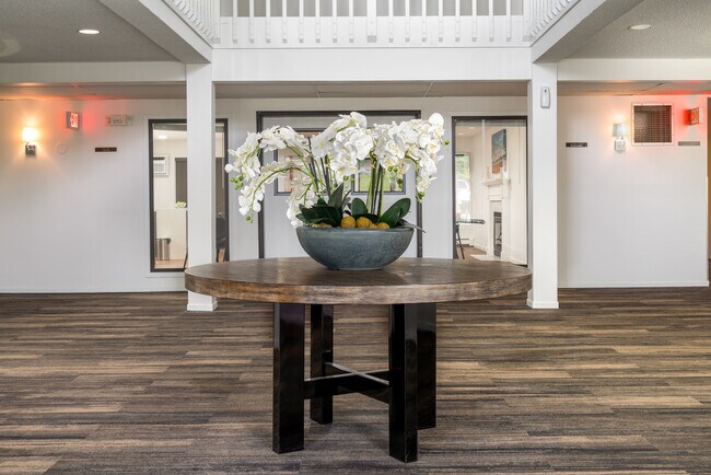 Foto del edificio - Hummingbird Cove Apartments