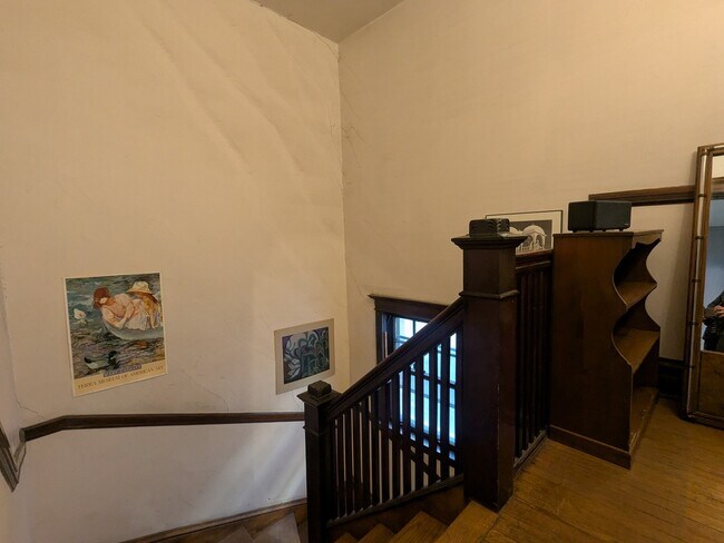 Building Photo - 5630 N Kenmore Ave