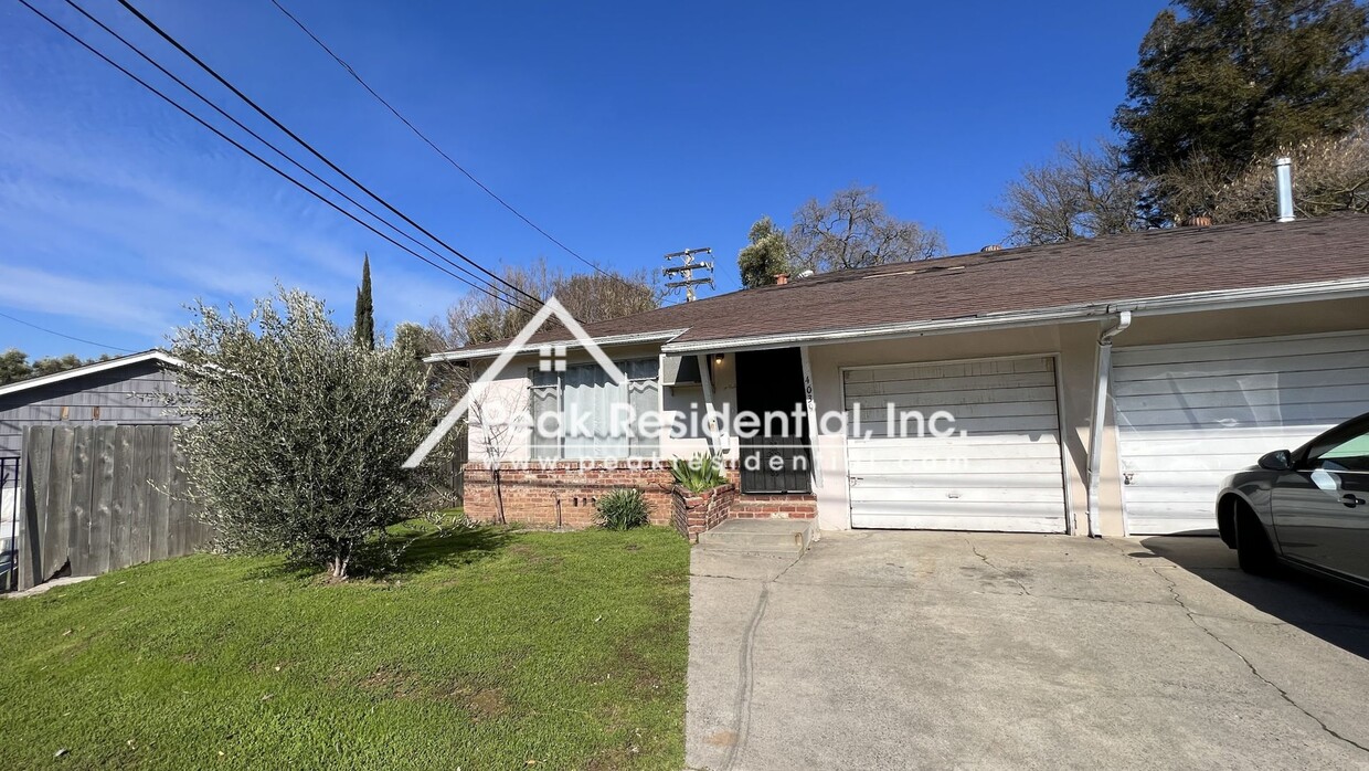 Primary Photo - Wonderful Arden Area 2bd/1ba Duplex with 1...