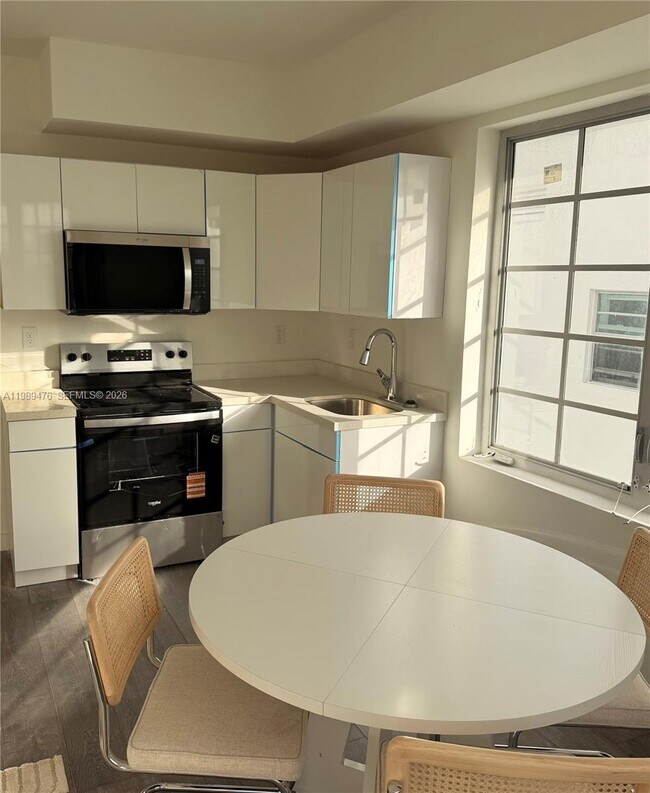 Building Photo - 1525 Euclid Ave