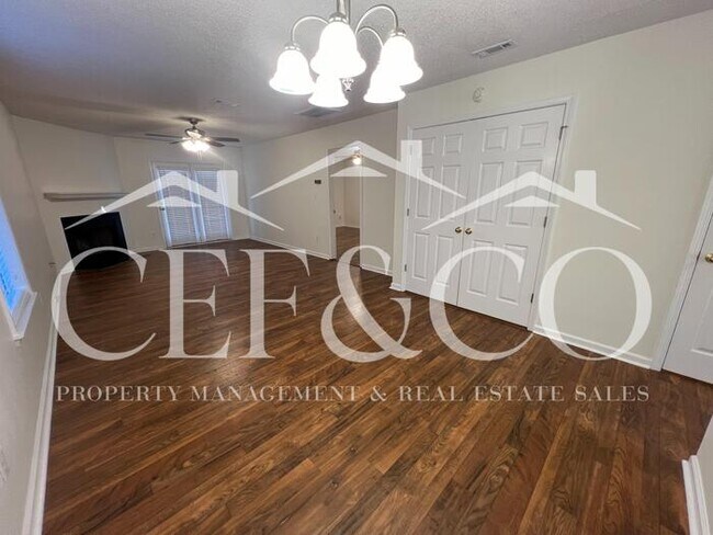 Foto del edificio - Lovely 2 bedroom 2 bathroom townhome now available.