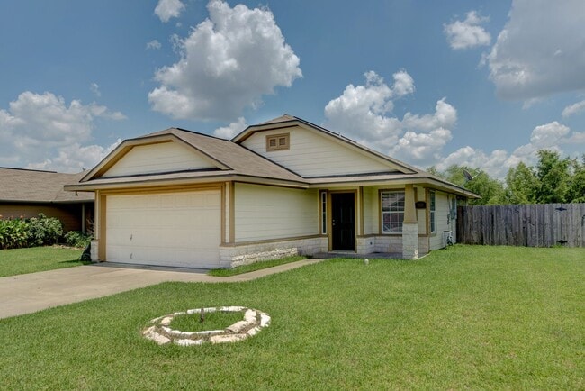 Building Photo - August Pre-Lease! Beautiful 3 Bed, 2 Bath ...