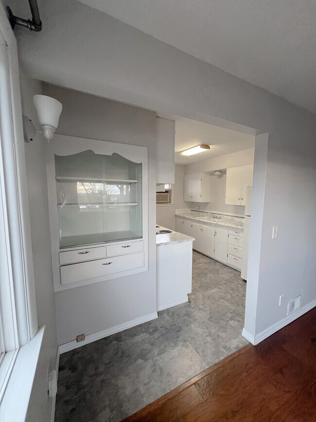 Building Photo - 26 E Dalton Ave