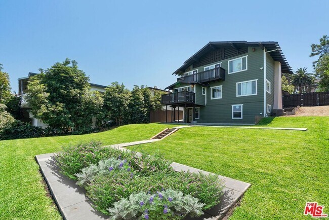 Ext Rear - 1347 Edgecliffe Dr