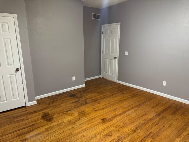 Foto del edificio - 2214 McCausland Ave
