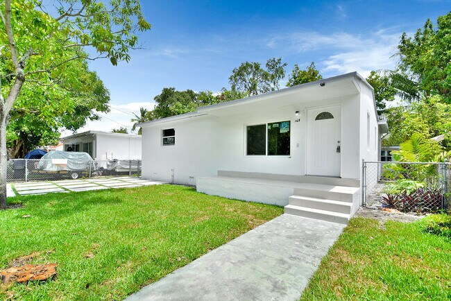 Building Photo - 168 NW 68th Ter