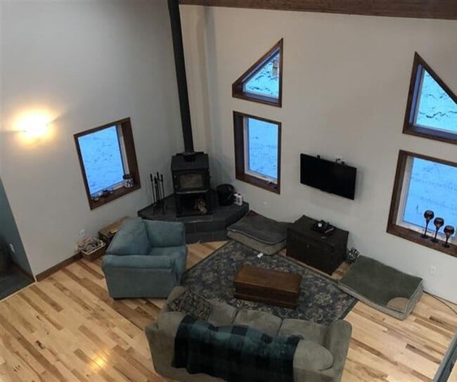 Building Photo - Tucked Away in Nature – Modern 3BR, 2BA Home
