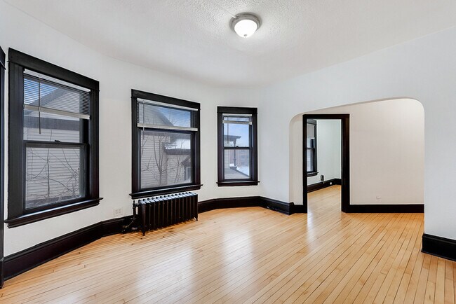 Building Photo - 2723 Pillsbury Ave