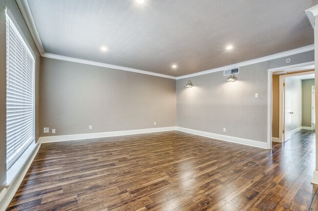 Building Photo - 5919 E University-236