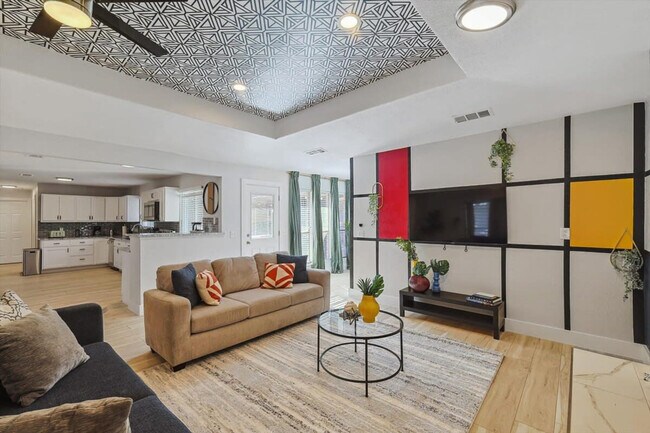 Foto del edificio - 3209 Tree House Ln