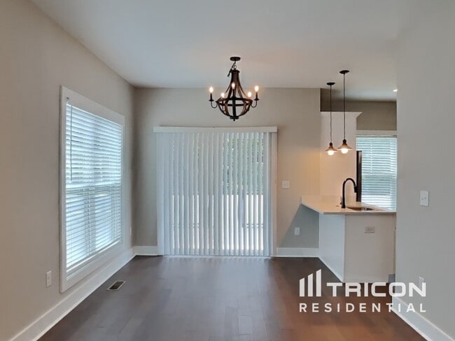 Building Photo - 15 Sycamore Ridge W